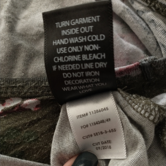 Torrid Olive Floral Sleeveless Lacey Top (size 2X) - Picture 4 of 9